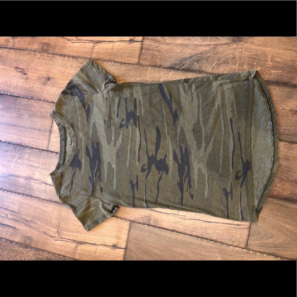 Women’s camo pocket shirt